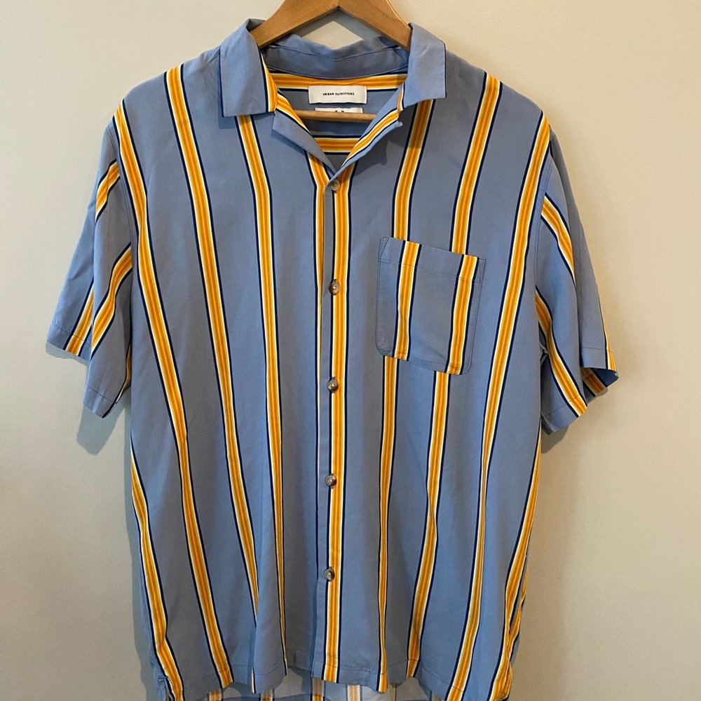Men’s Urban Outfitters retro button down